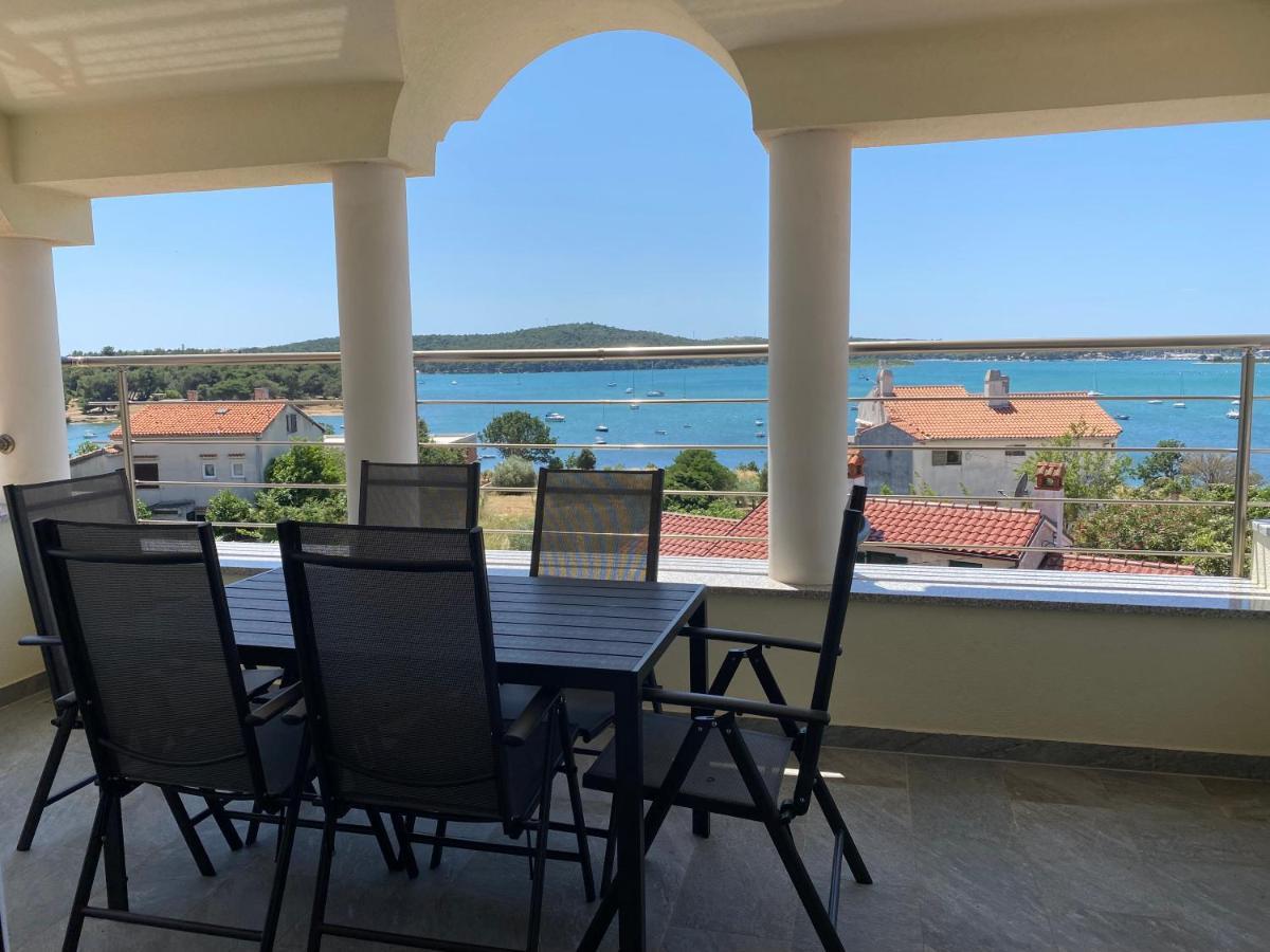 Villa Livi - Luxury Sea View Appartments Medulin Exterior photo